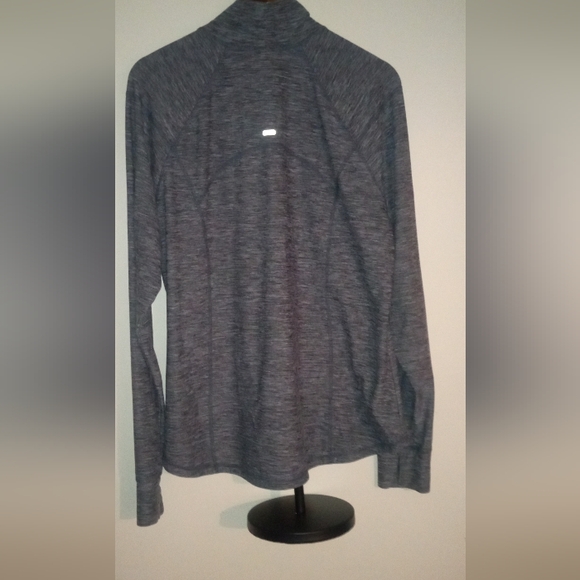 Old Navy Active Shirt - Picture 3 of 4